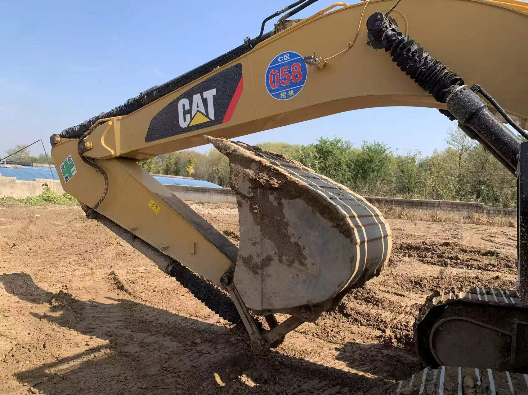 Buy Caterpillar 320D Used Excavator / 8