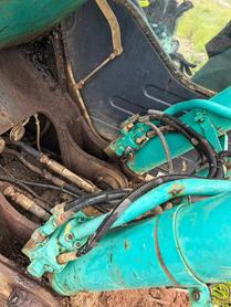 Buy Kobelco SK200-2 Used Excavator / 2 Buy Kobelco SK200-2 Used Excavator / 2