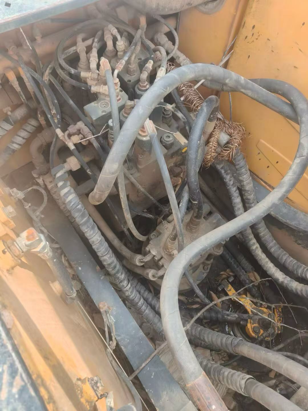 Compre Escavadeira Hyundai R150-7 Usada / 4