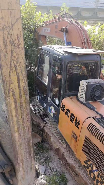 Buy Hitachi EX200-5 Used Excavator / 1