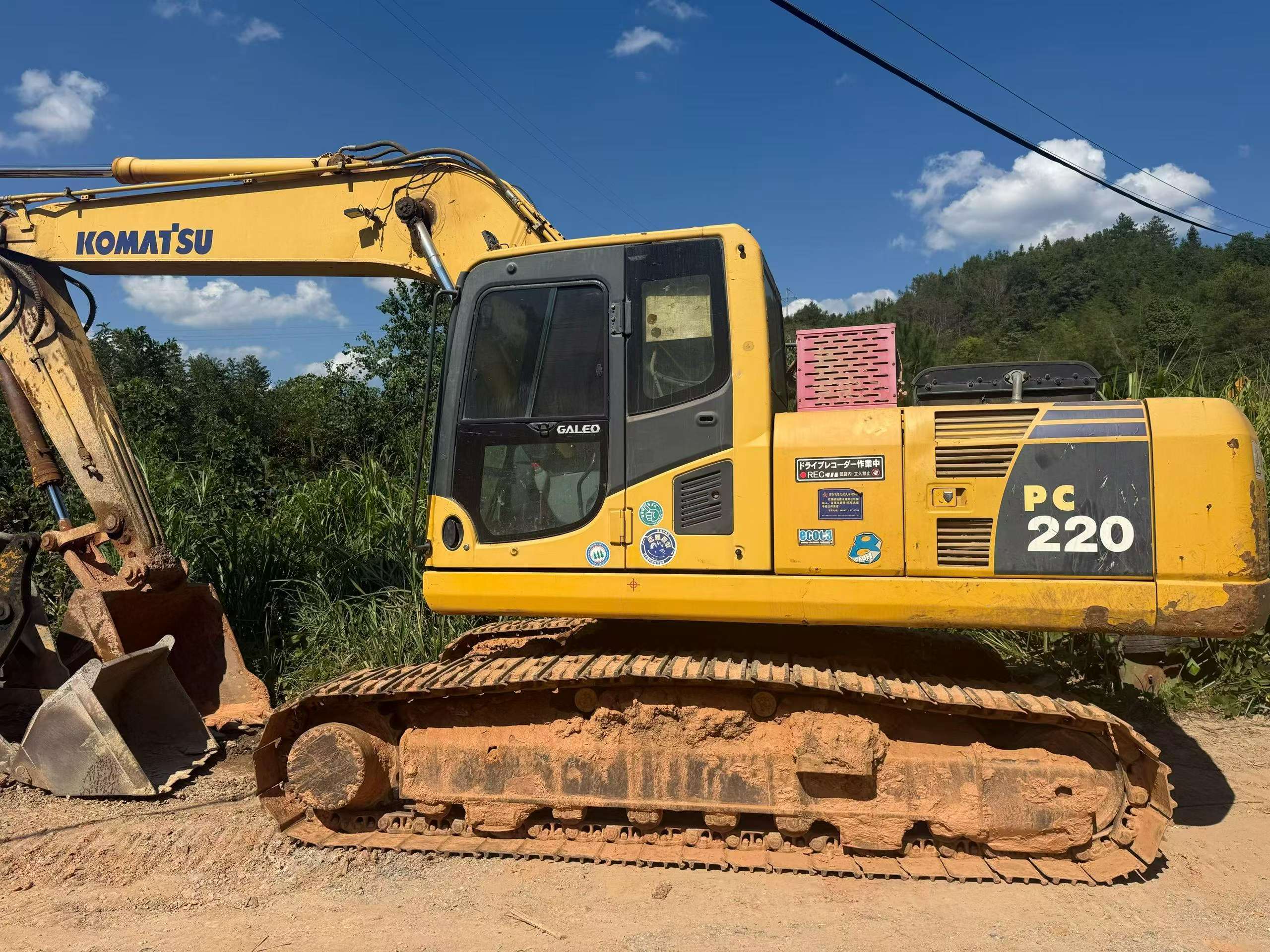 Buy Komatsu PC220-8 Used Excavator / 1