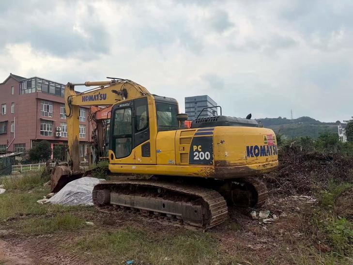 Buy Komatsu PC200-8 Used Excavator / 1