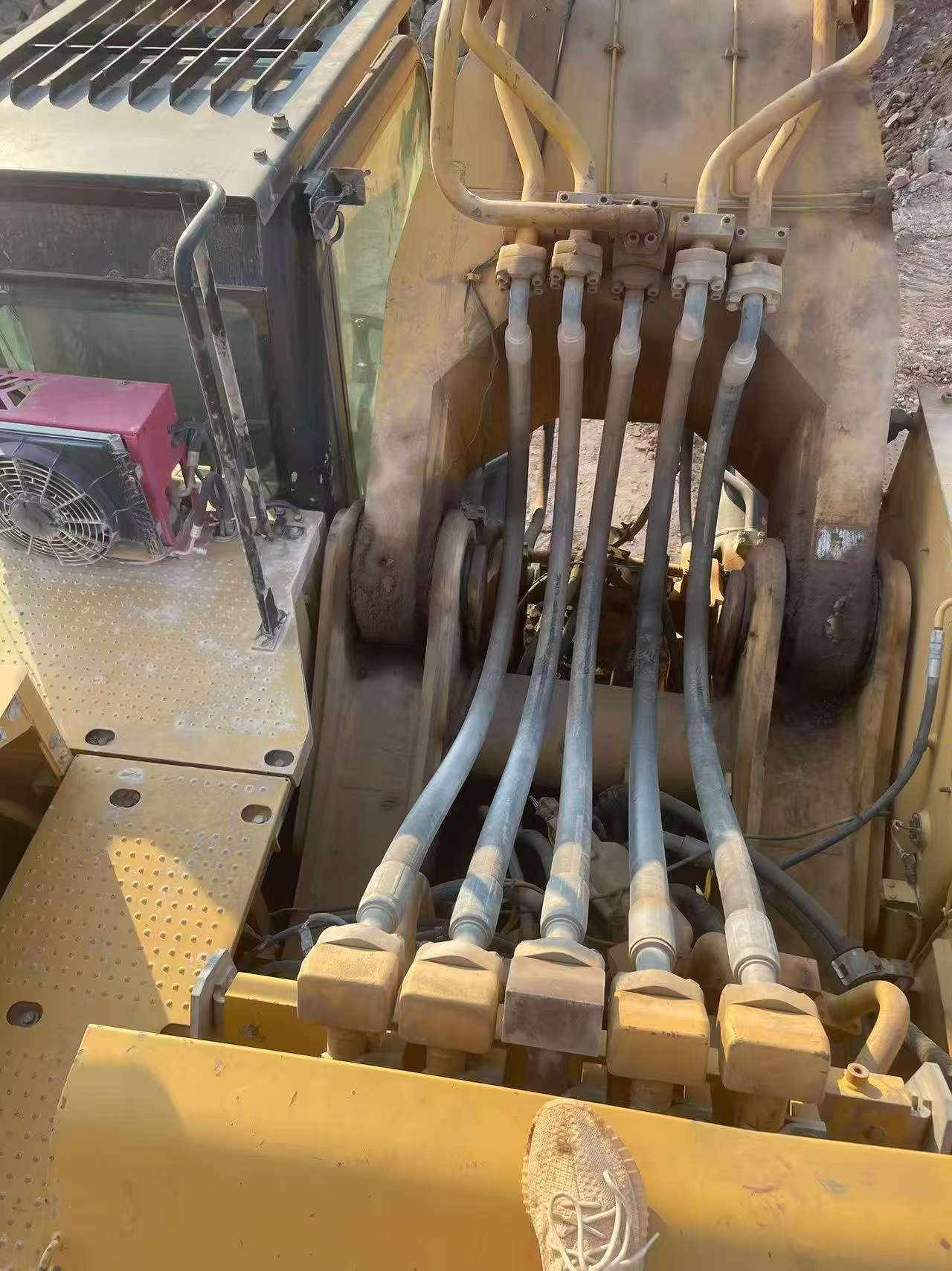 Buy Caterpillar 390DL Used Excavator / 3 Buy Caterpillar 390DL Used Excavator / 3