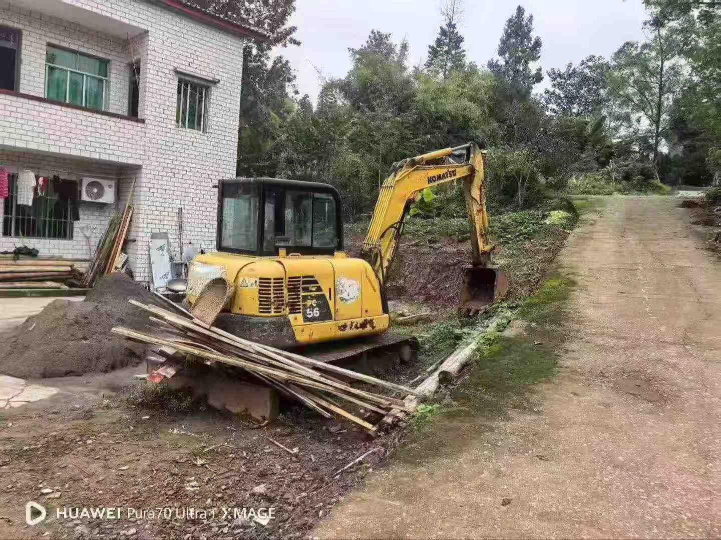 Buy Komatsu PC56-7 Used Excavator / 2 Buy Komatsu PC56-7 Used Excavator / 2