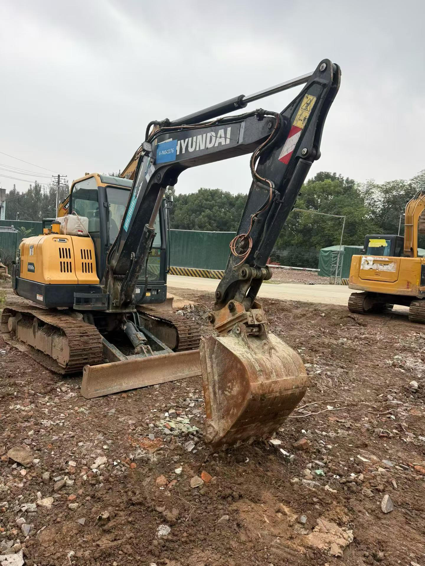 Buy Hyundai HX60 Used Excavator / 3 Buy Hyundai HX60 Used Excavator / 3