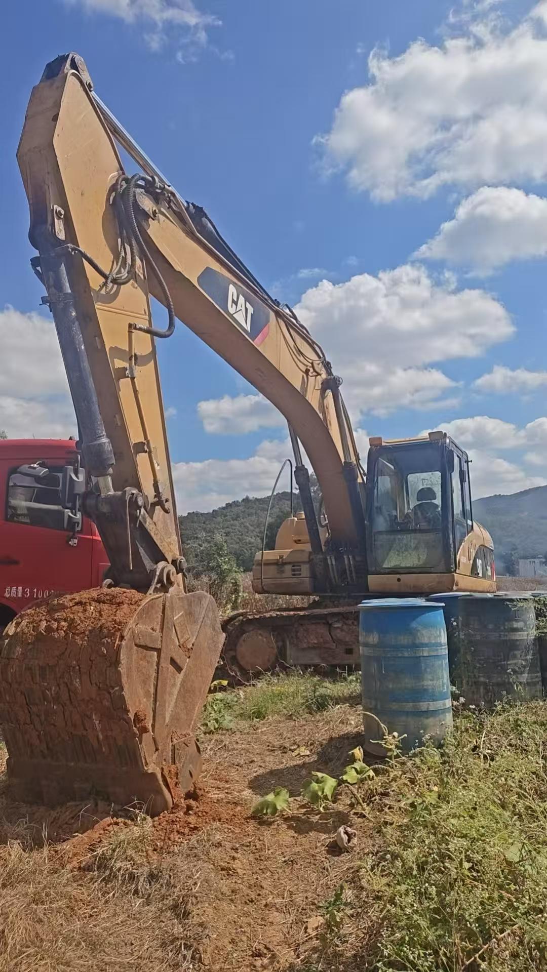 Buy Caterpillar 320D Used Excavator / 3