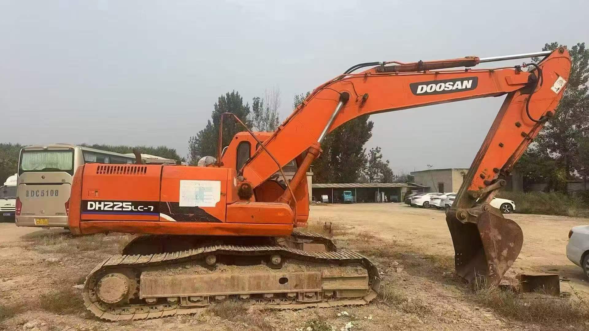 Buy Doosan DH225-7 Used Excavator / 4 Buy Doosan DH225-7 Used Excavator / 4