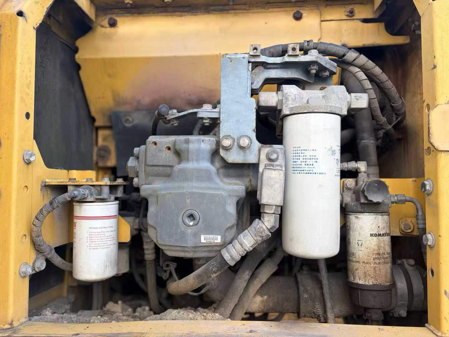 Compre Excavadora Komatsu HB215LC-1 Usada / 7