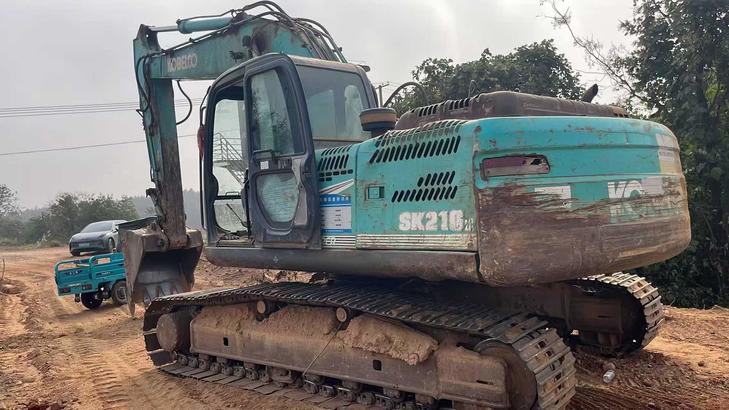 Buy Kobelco SK210 Used Excavator / 1