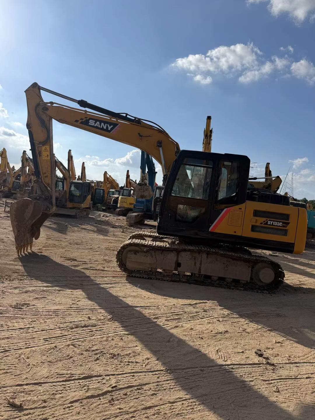 شراء حفارة Sany SY135C مستعملة / 2