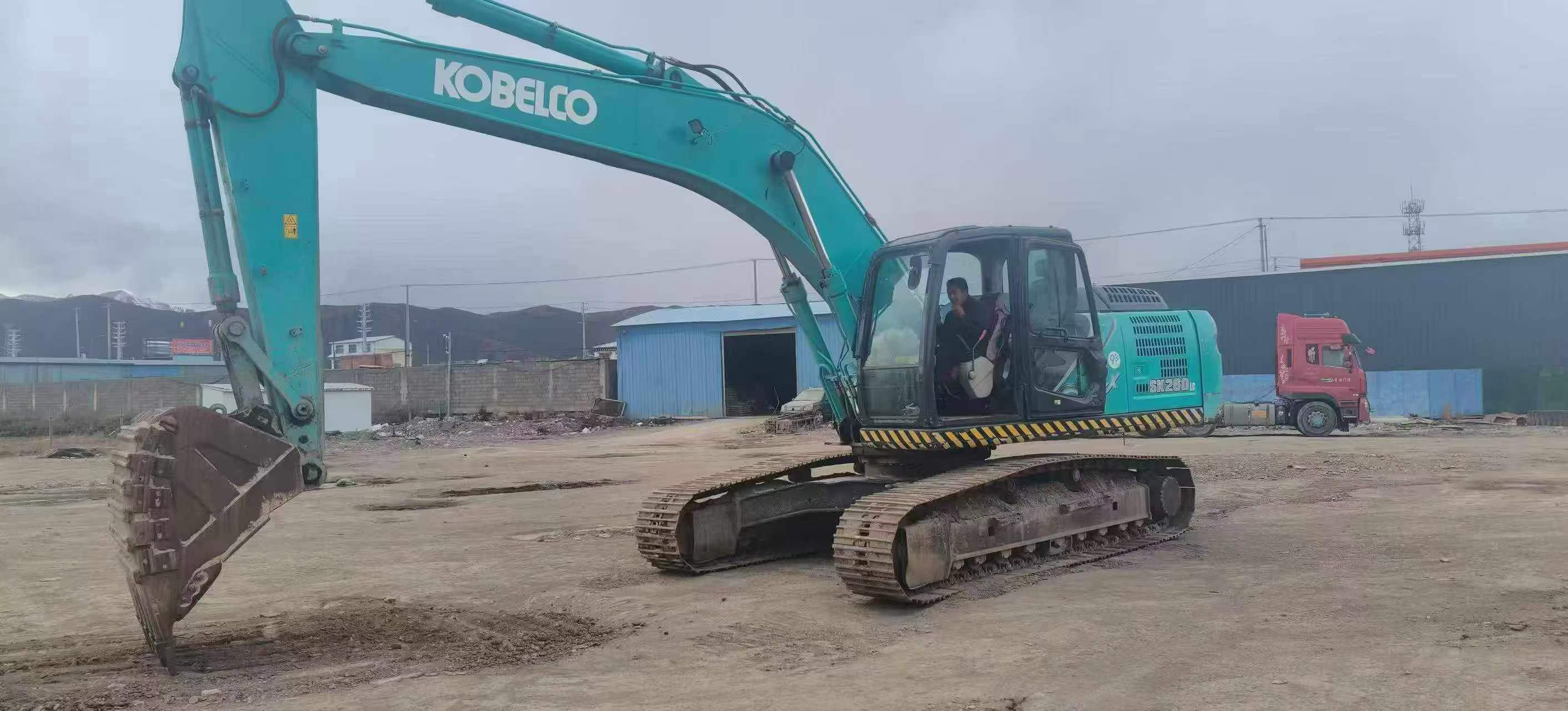 Buy Kobelco SK260LC-8 Used Excavator / 1