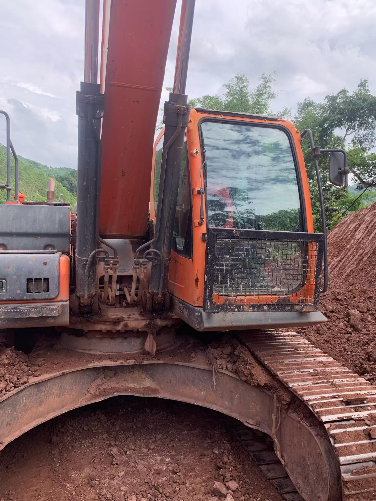 Buy Doosan DX260LC-9C Used Excavator / 2 Buy Doosan DX260LC-9C Used Excavator / 2