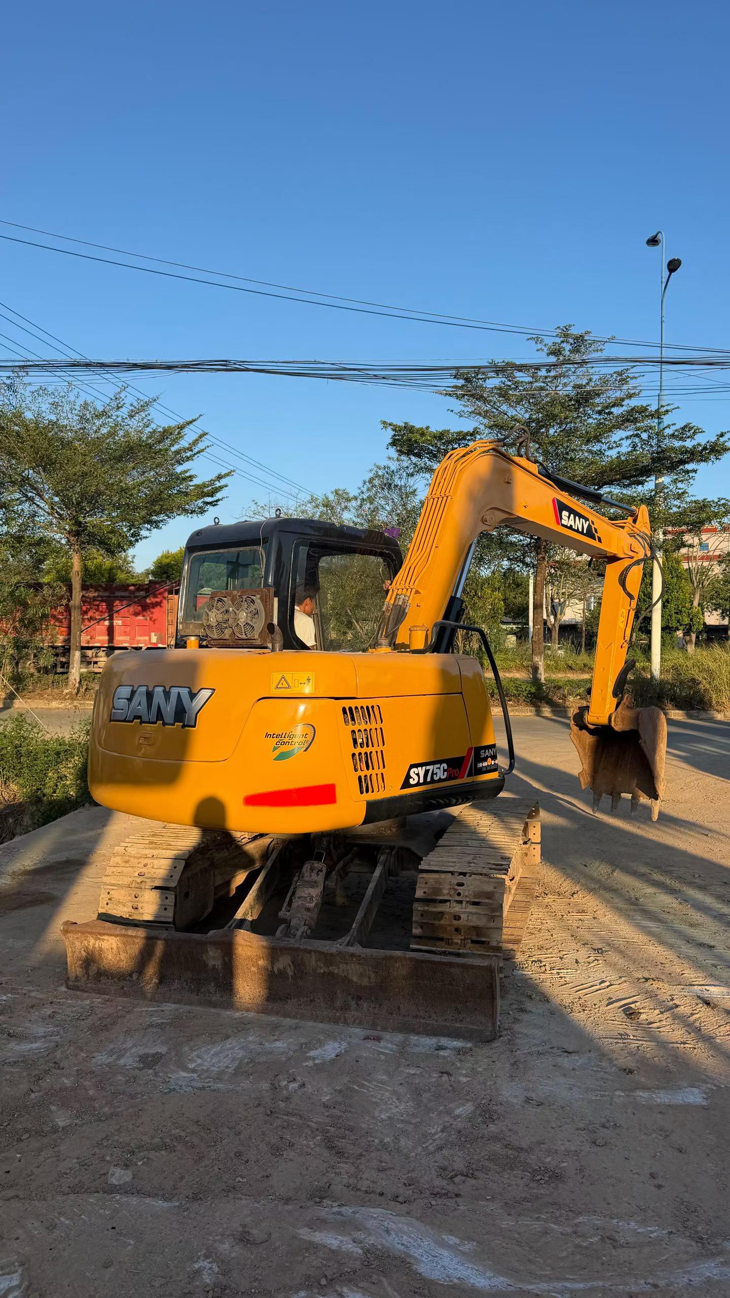 Buy Sany SY75C-8 Used Excavator / 1