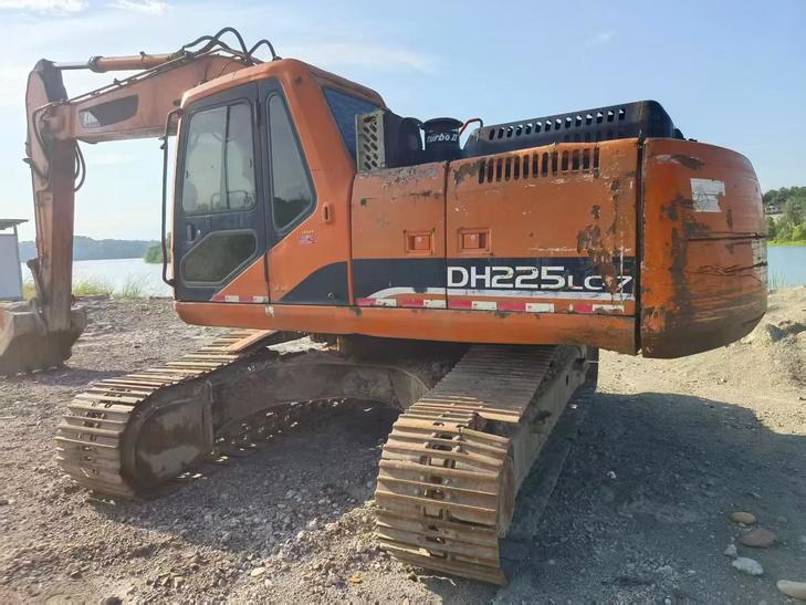 Buy Doosan DH225-7 Used Excavator / 1