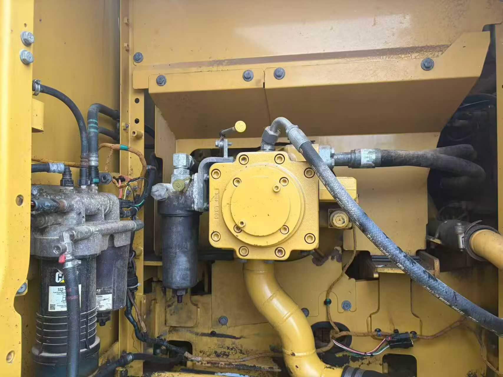شراء حفارة Caterpillar 323 مستعملة / 5