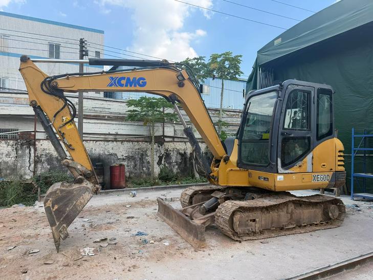 Buy XCMG XE60DA Used Excavator / 1