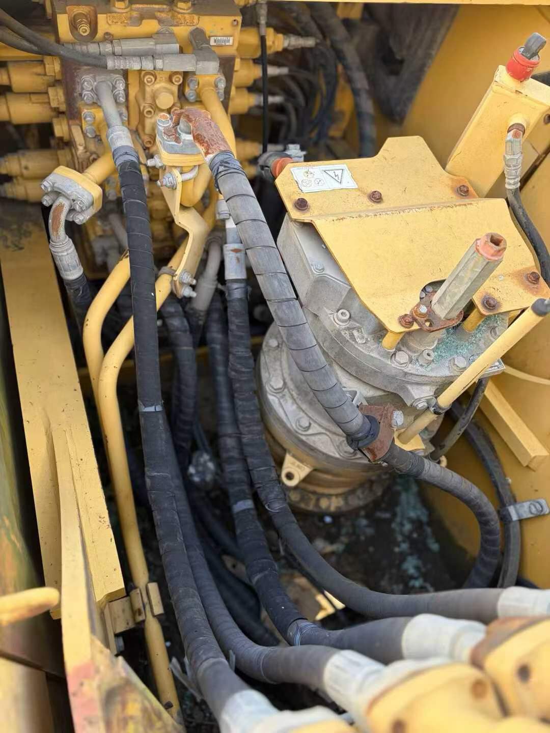 Compre Excavadora Komatsu HB215LC-1 Usada / 6