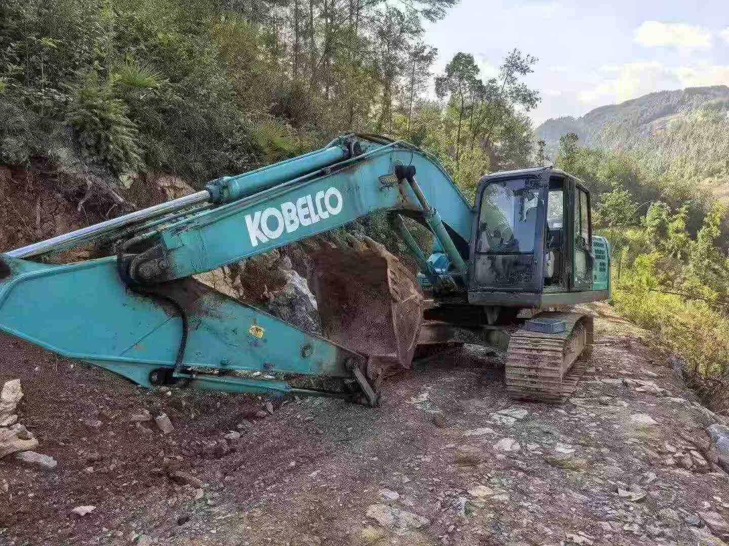 Buy Kobelco SK210-6 Used Excavator / 4 Buy Kobelco SK210-6 Used Excavator / 4
