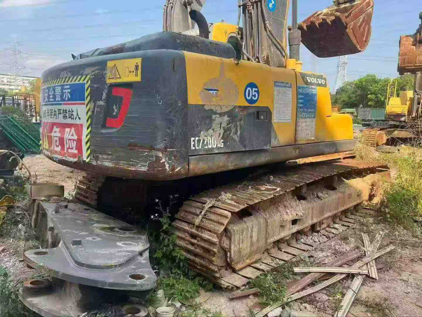Buy Volvo L250G Used Excavator / 1