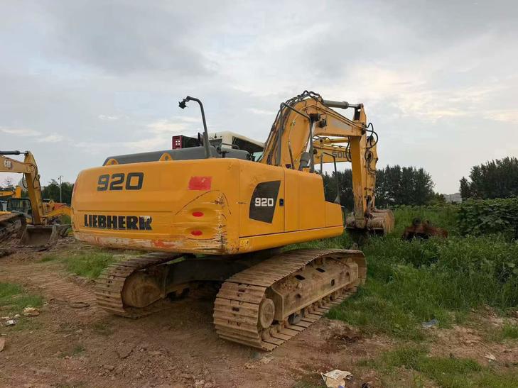 Buy Liebherr R920 Used Excavator / 1