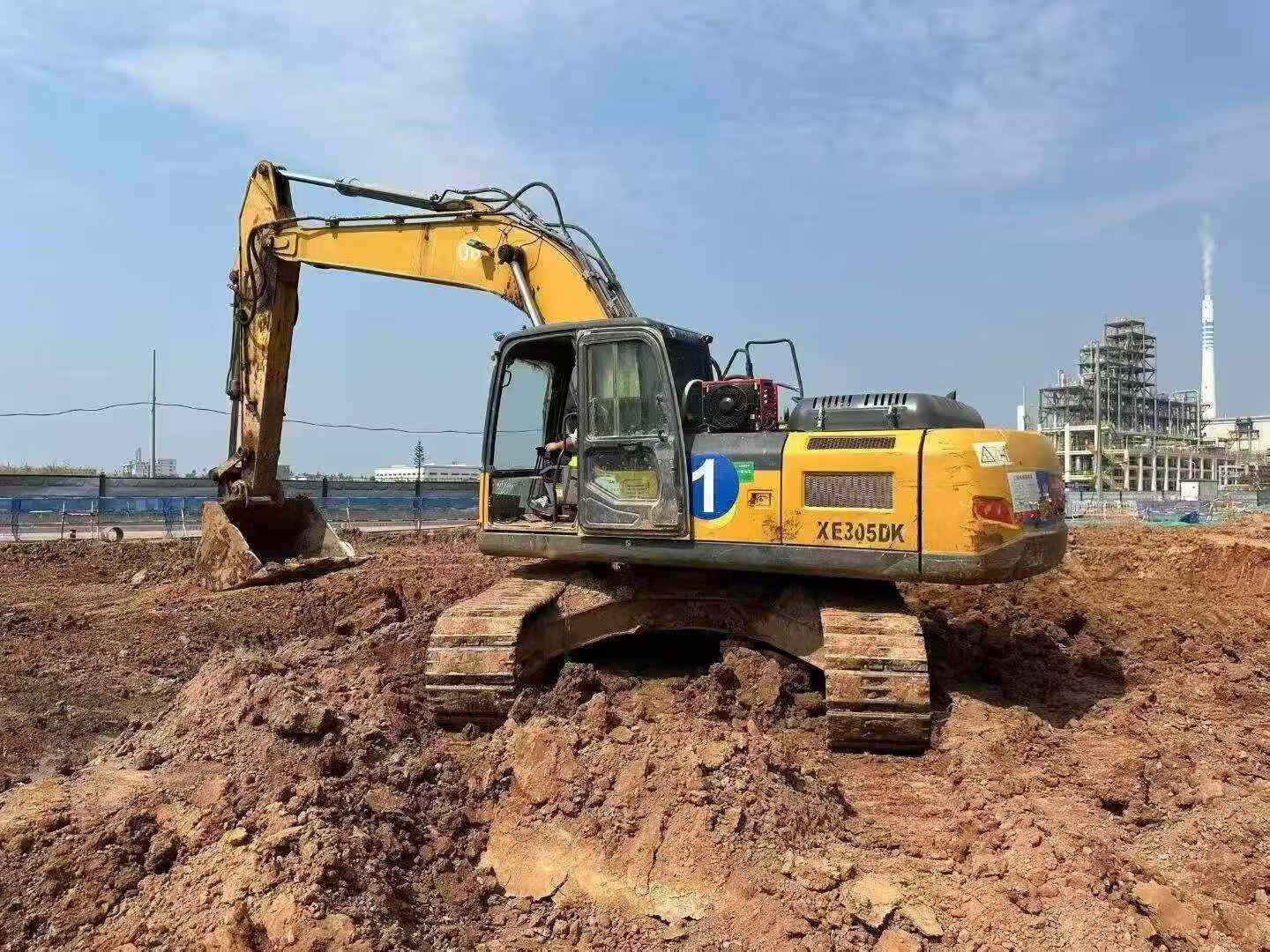 Buy XCMG XE270DK Used Excavator / 4 Buy XCMG XE270DK Used Excavator / 4