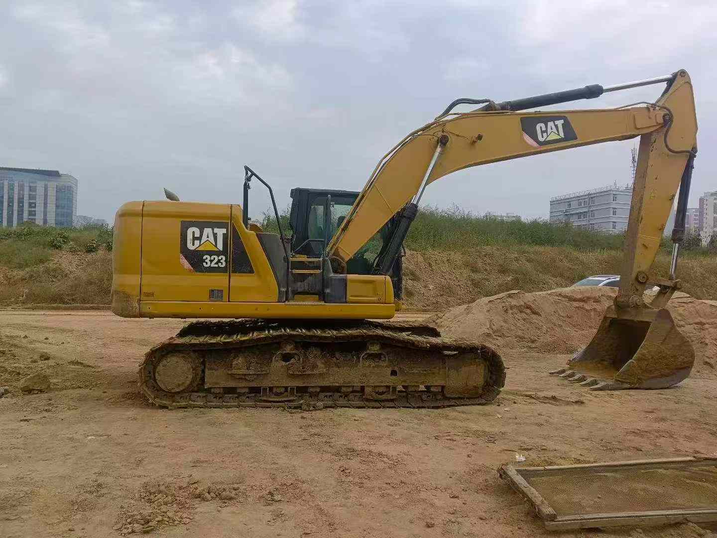 Buy Caterpillar 323 Used Excavator / 1