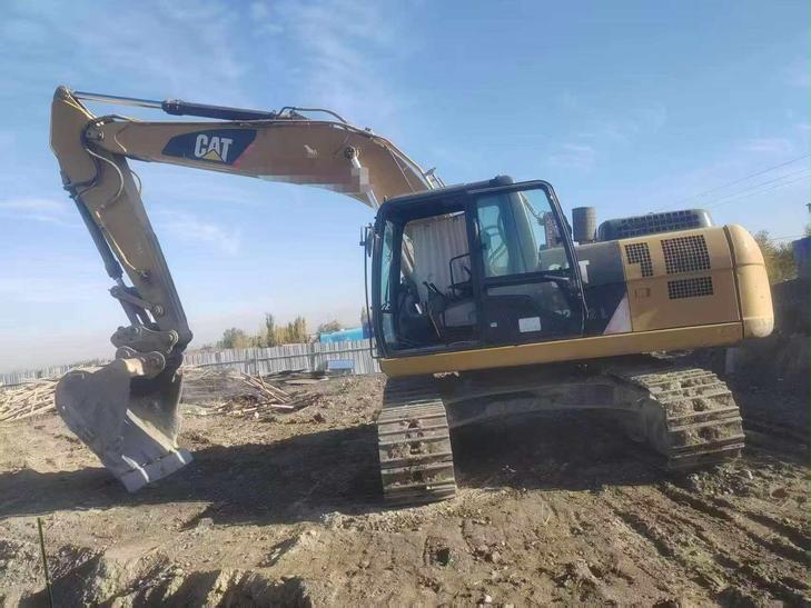 Buy Caterpillar 323 Used Excavator / 1