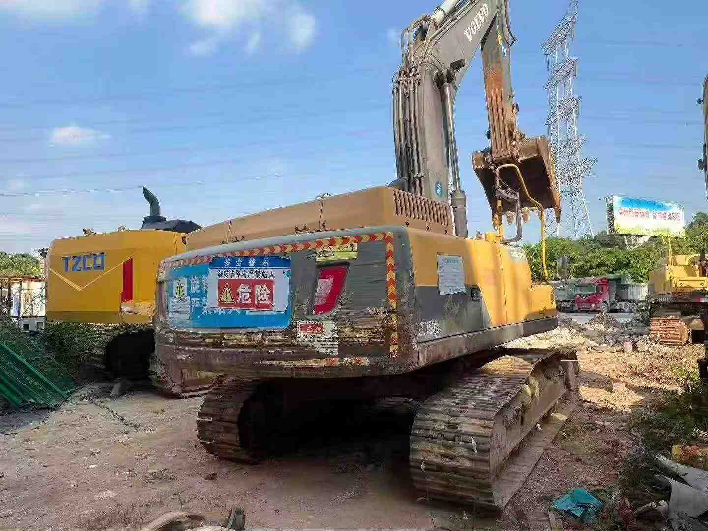 Buy Volvo L250G Used Excavator / 3 Buy Volvo L250G Used Excavator / 3