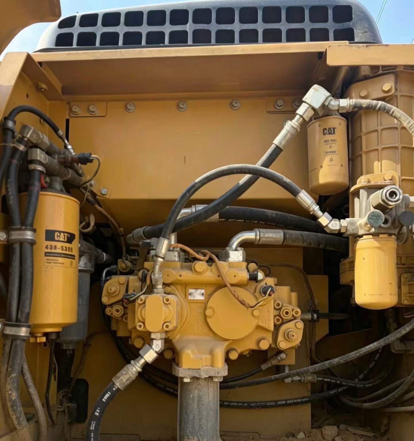 Buy Caterpillar 323D2L Used Excavator / 6 Buy Caterpillar 323D2L Used Excavator / 6
