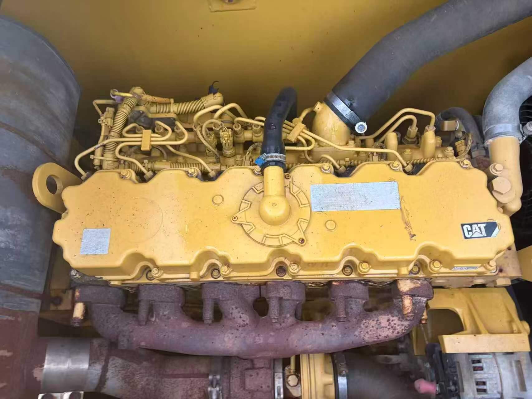 شراء حفارة Caterpillar 323 مستعملة / 3