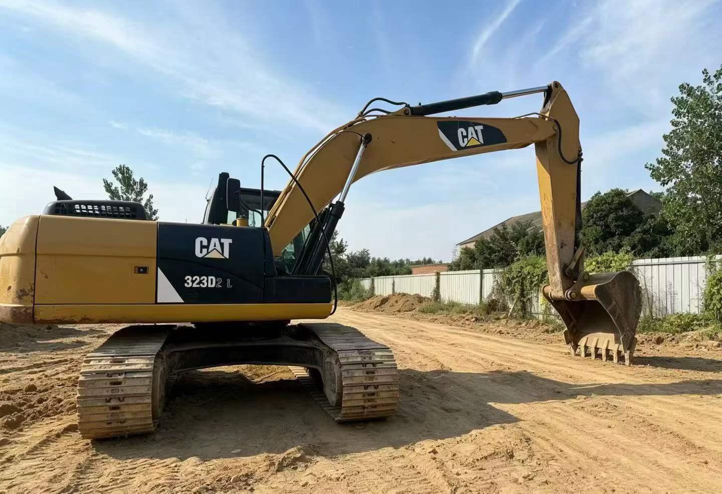 Buy Caterpillar 323D2L Used Excavator / 3 Buy Caterpillar 323D2L Used Excavator / 3
