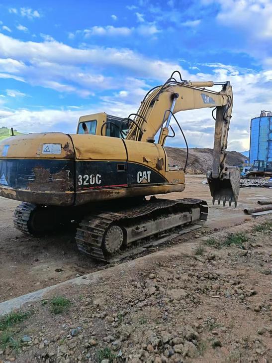 Buy Caterpillar 320C Used Excavator / 1