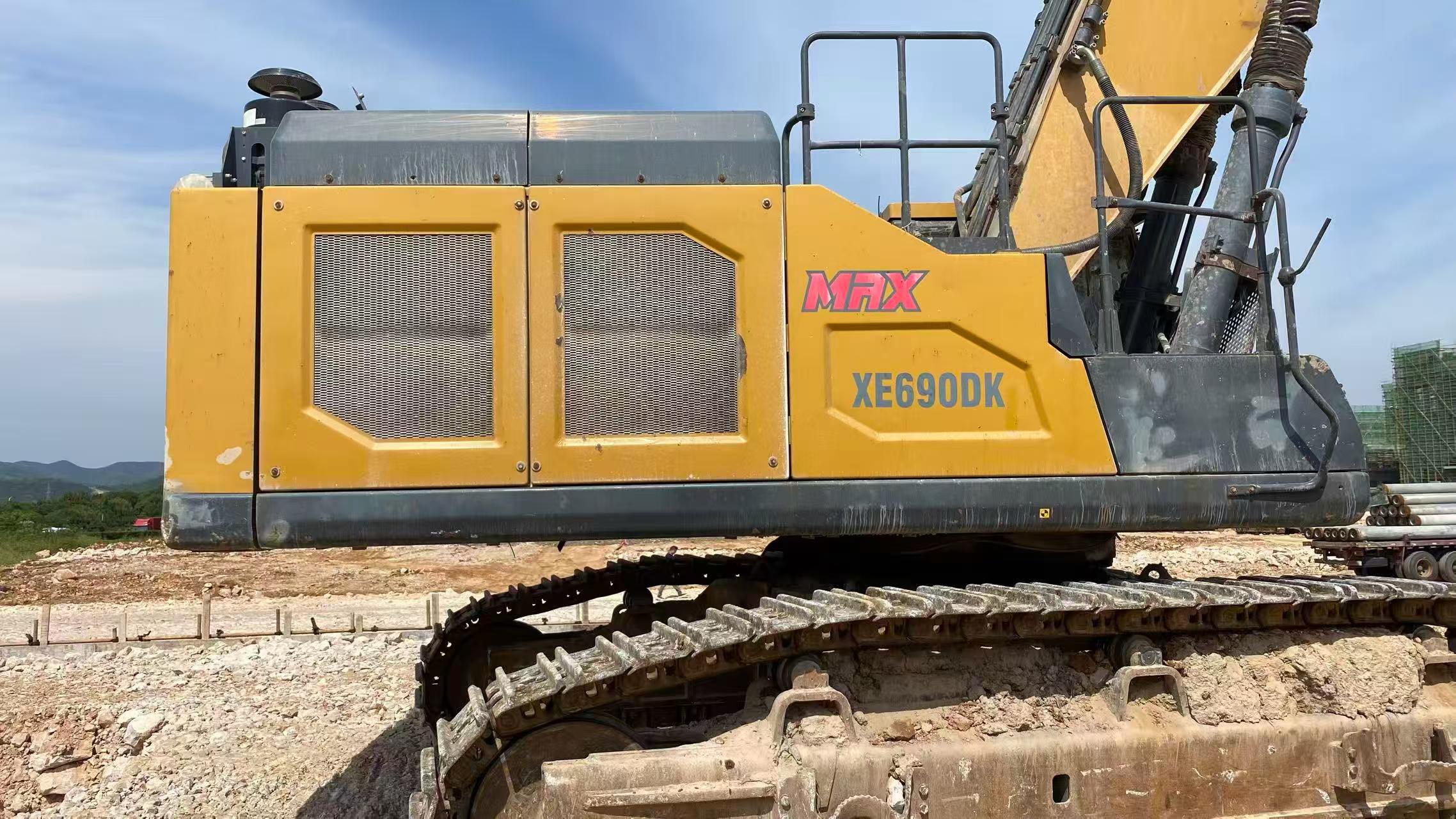 Buy XCMG XE690DK Used Excavator / 4 Buy XCMG XE690DK Used Excavator / 4