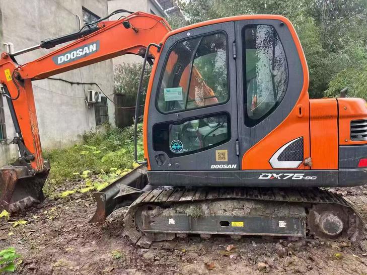 Buy Doosan DX75 Used Excavator / 1