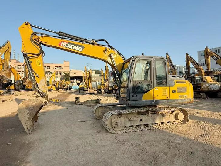 Buy XCMG XE135B Used Excavator / 1
