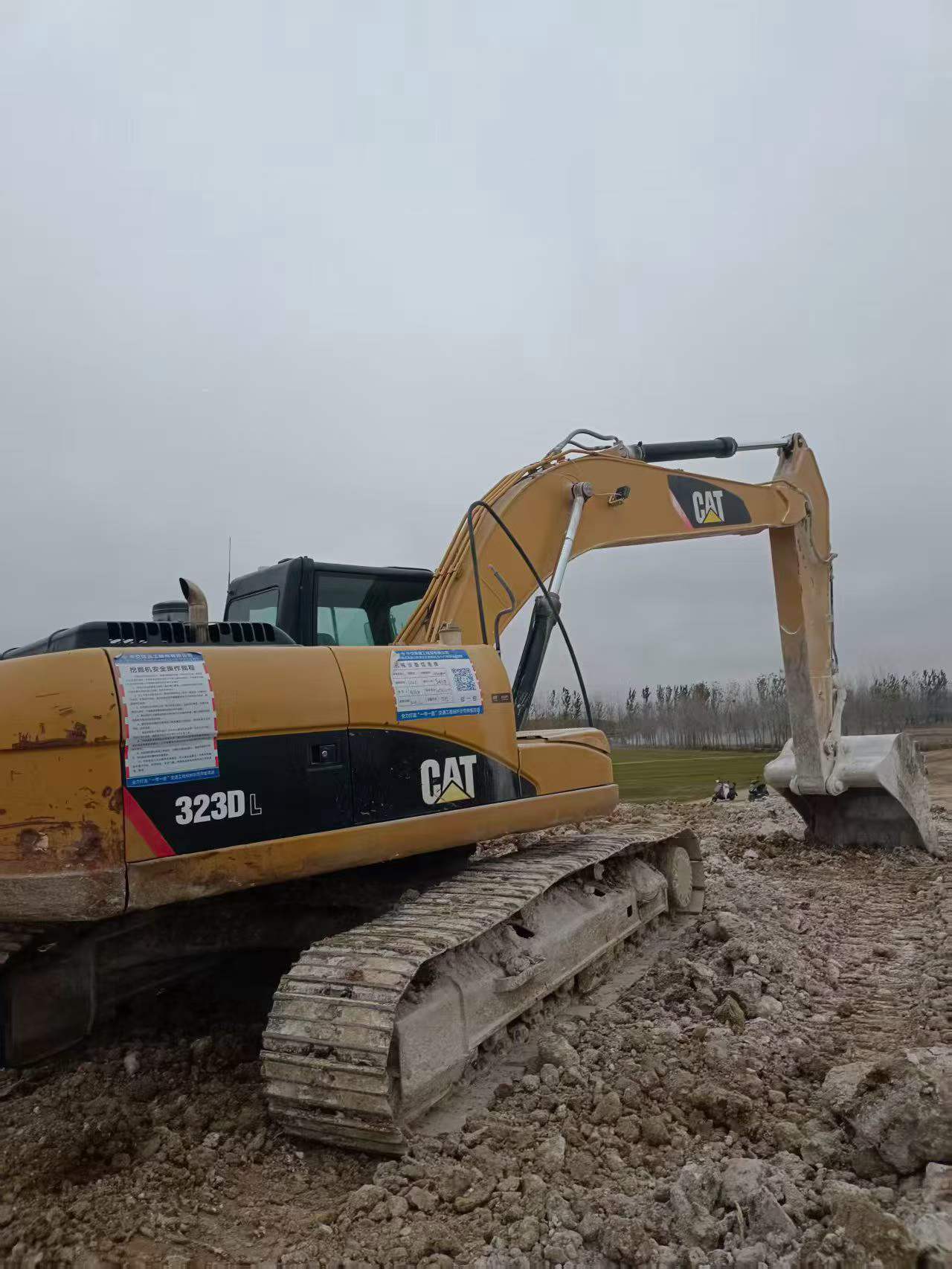 Buy Caterpillar 323 Used Excavator / 2 Buy Caterpillar 323 Used Excavator / 2