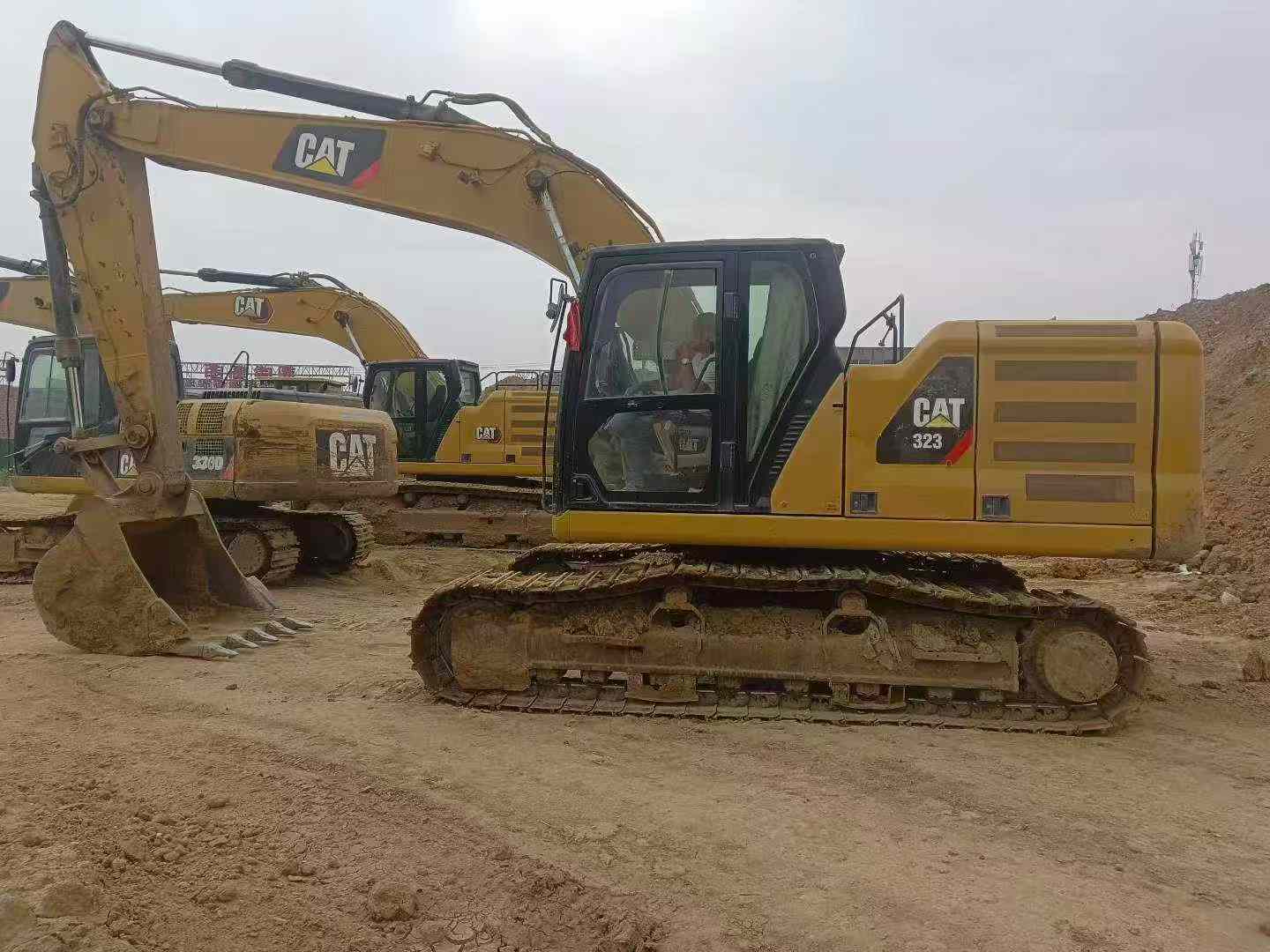 Buy Caterpillar 323 Used Excavator / 3 Buy Caterpillar 323 Used Excavator / 3