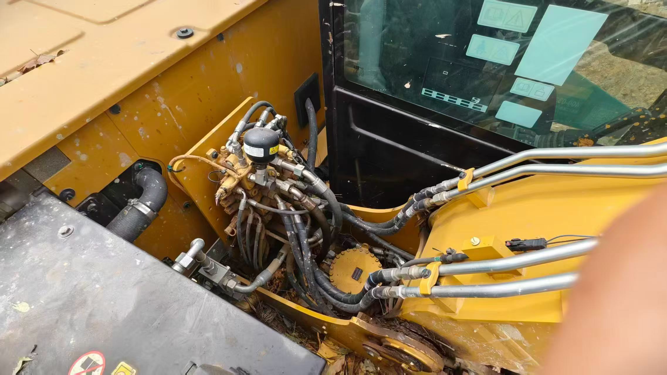 شراء حفارة Caterpillar 307B مستعملة / 3