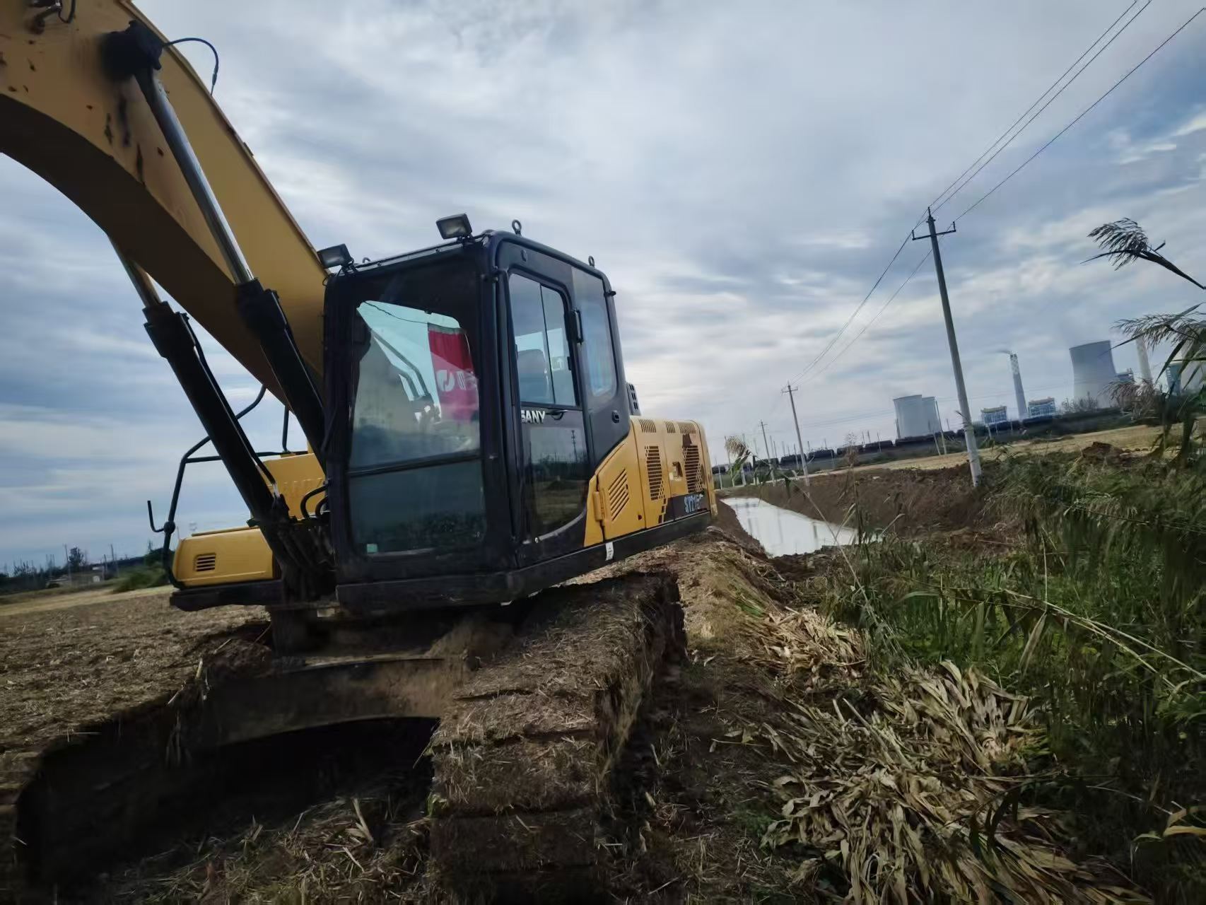 Buy Sany SY215C-8 Used Excavator / 1