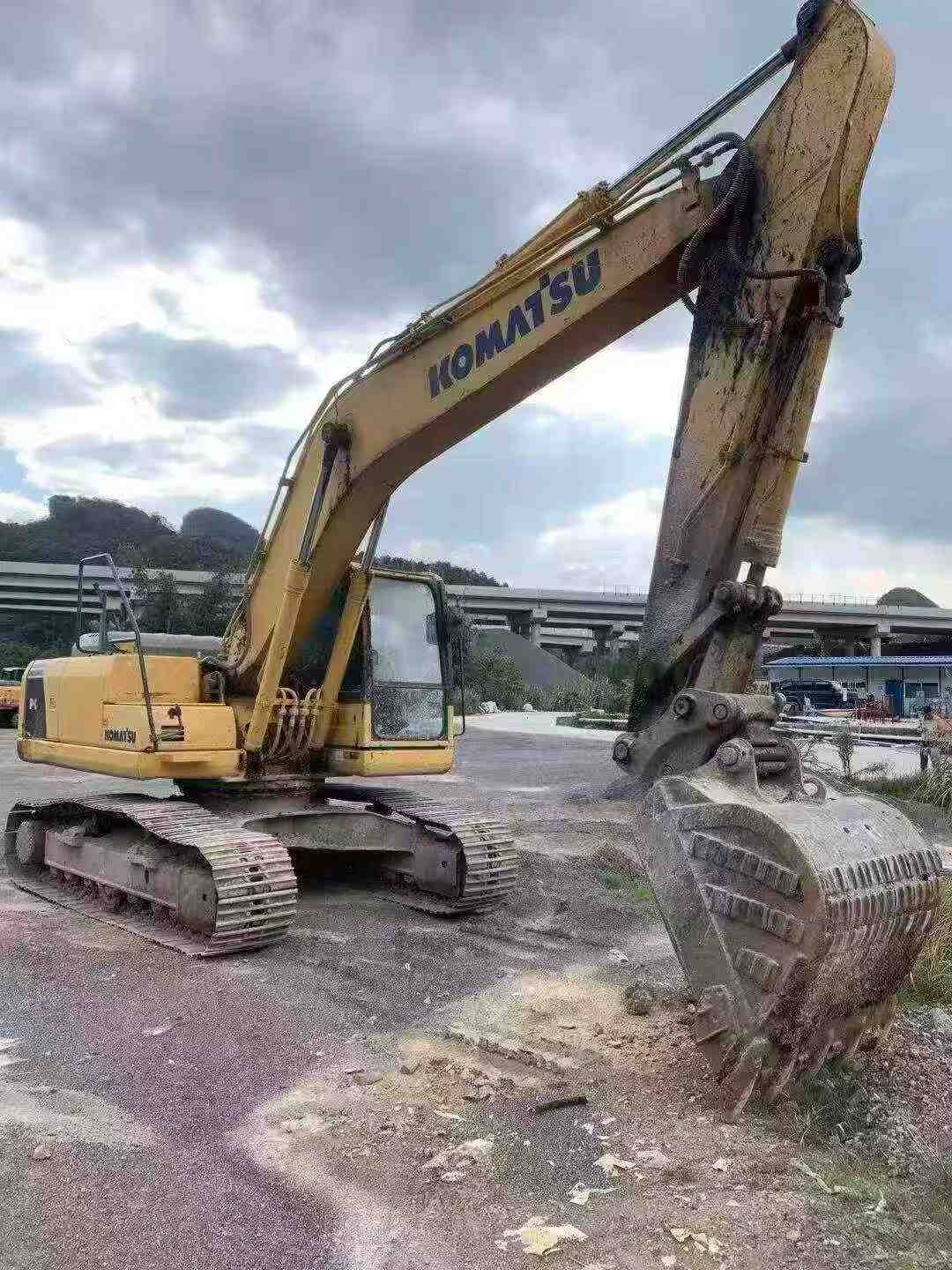 Buy Komatsu PC200 Used Excavator / 2 Buy Komatsu PC200 Used Excavator / 2