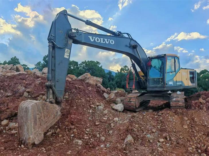 Buy Volvo EC210B Used Excavator / 1