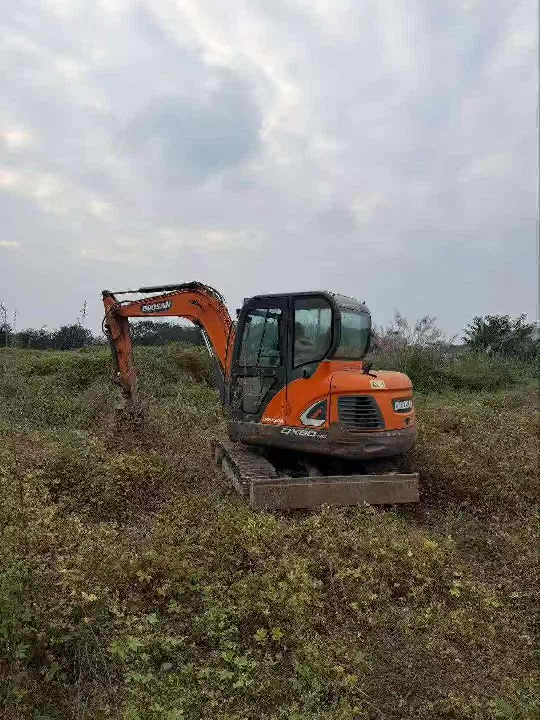 Buy Doosan DH60 Used Excavator / 1