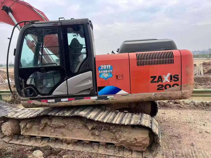 Buy Hitachi ZH200-5A Used Excavator / 1