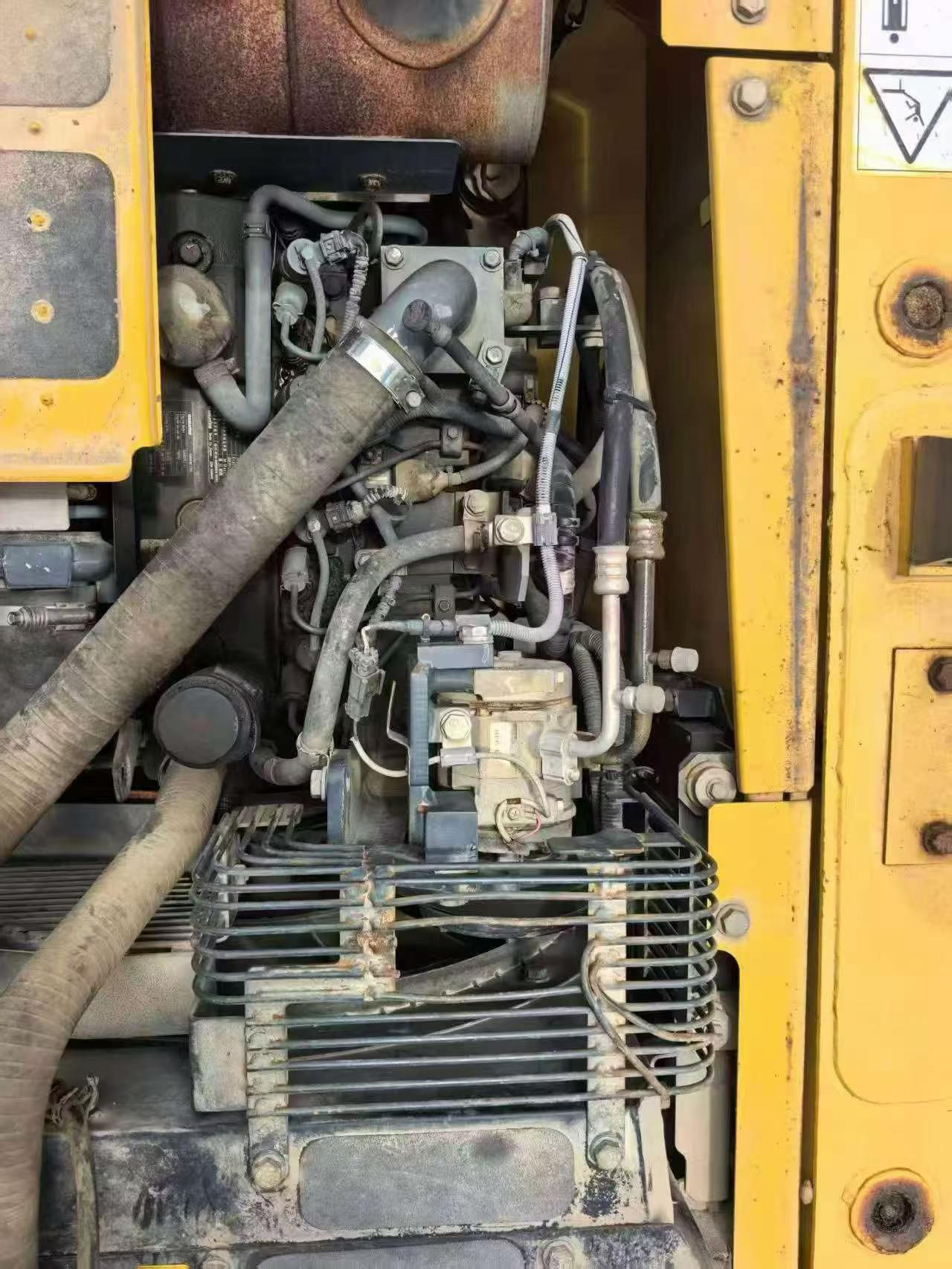 شراء حفارة Komatsu PC130-8 مستعملة / 3