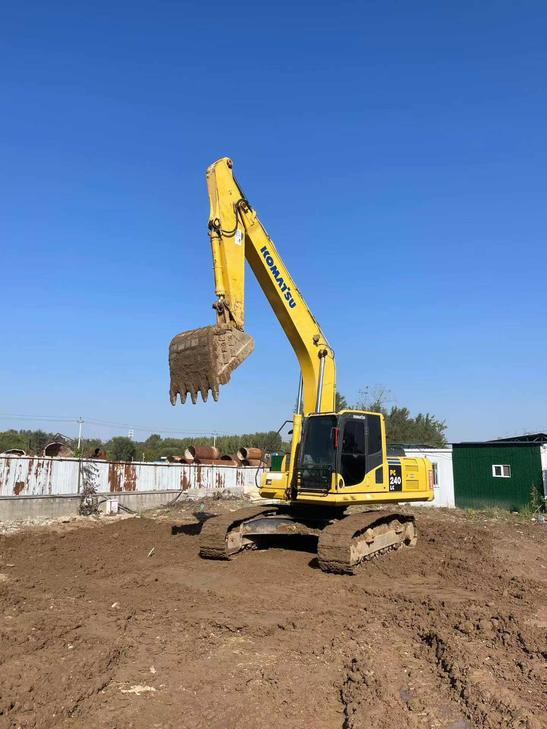 Buy Komatsu PC240-6 Used Excavator / 1