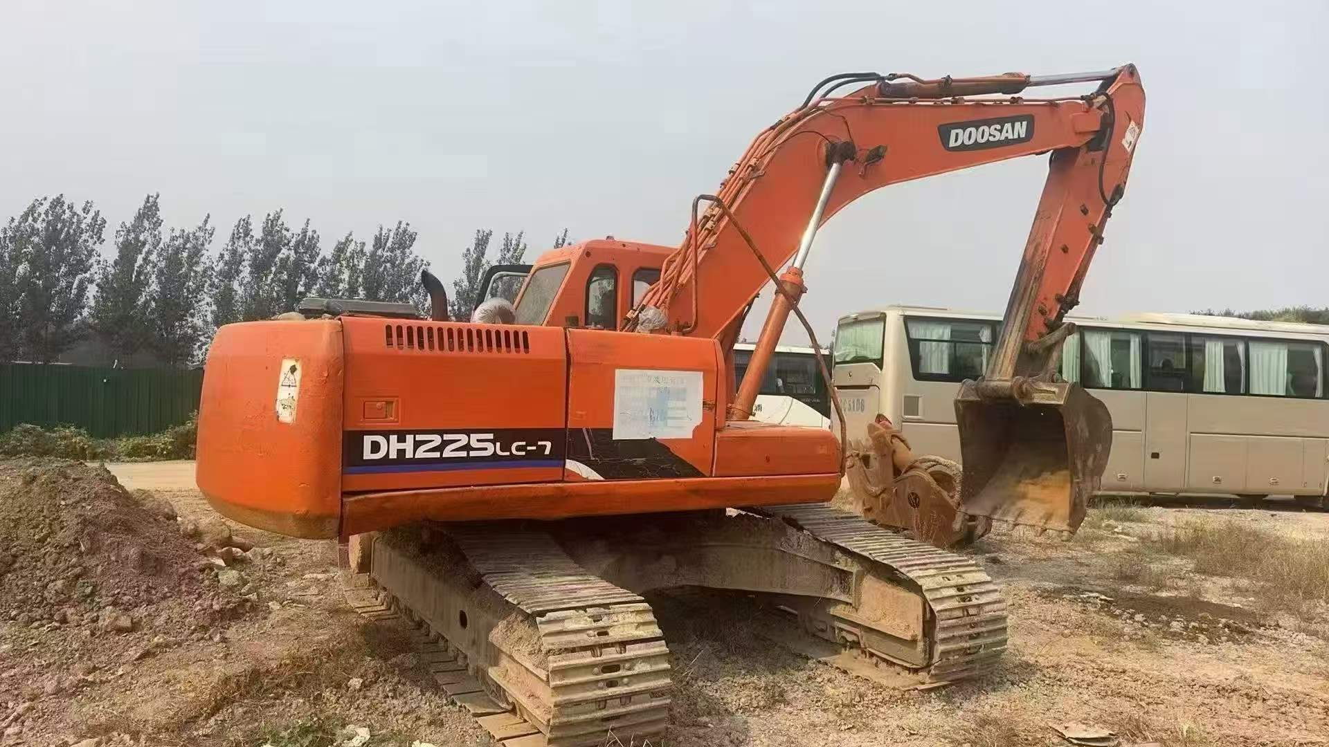 Buy Doosan DH225-7 Used Excavator / 2 Buy Doosan DH225-7 Used Excavator / 2