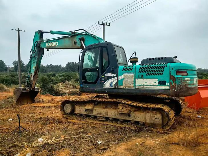 Buy Kobelco SK210 Used Excavator / 1