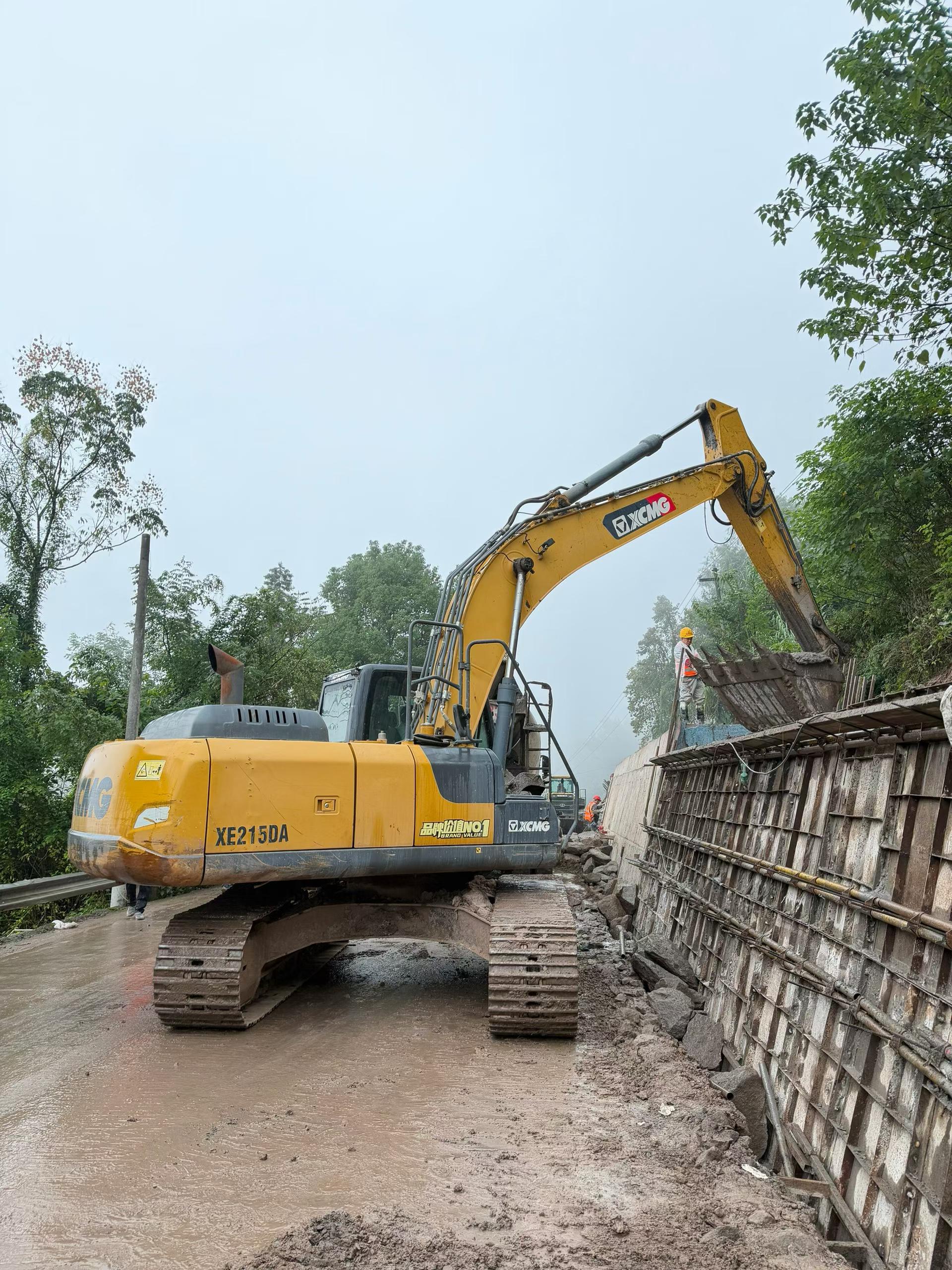 Buy XCMG XE200DA Used Excavator / 4 Buy XCMG XE200DA Used Excavator / 4