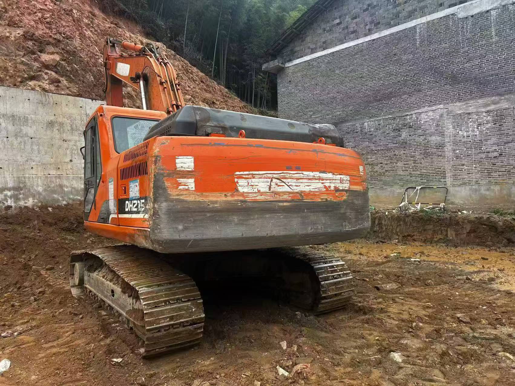 Buy Doosan DH215-7 Used Excavator / 2 Buy Doosan DH215-7 Used Excavator / 2