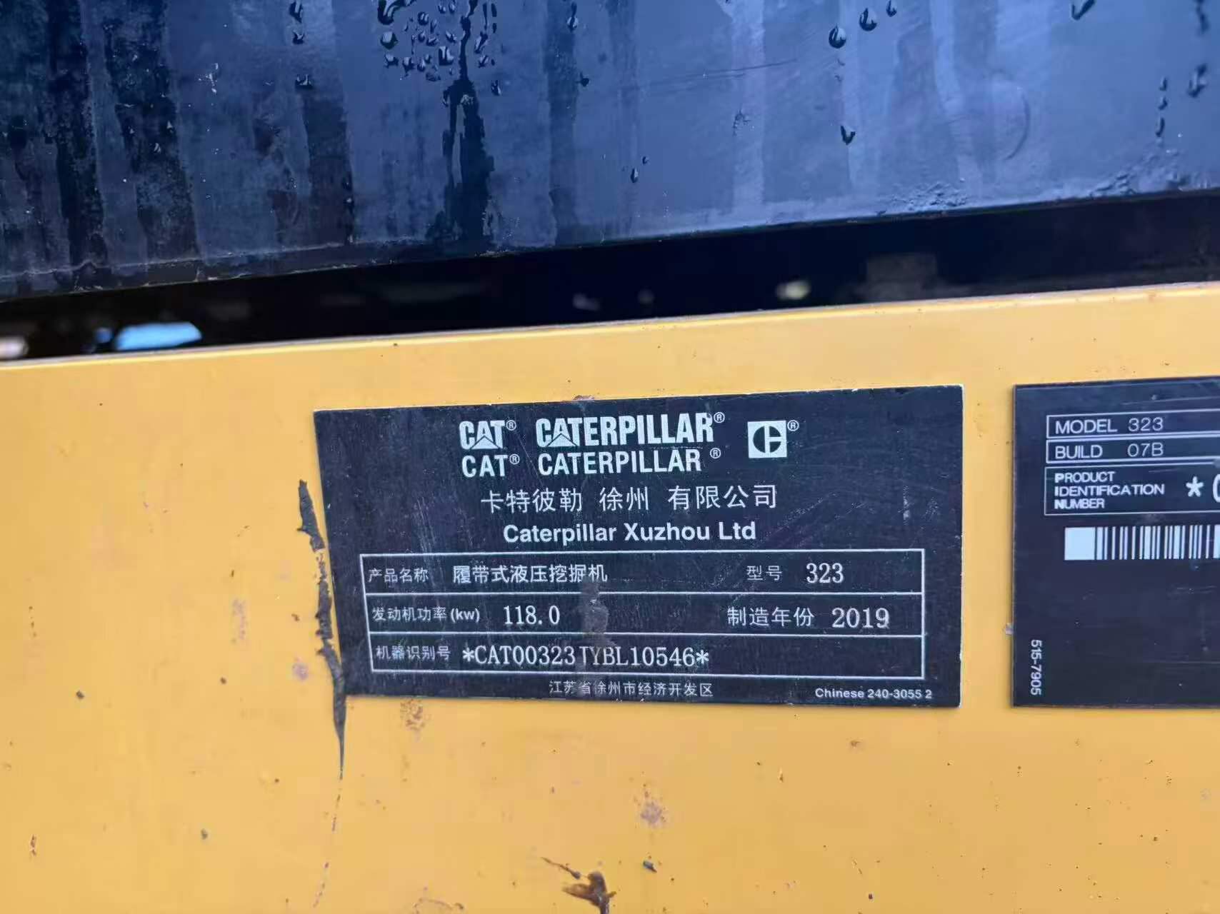 شراء حفارة Caterpillar 323 مستعملة / 9